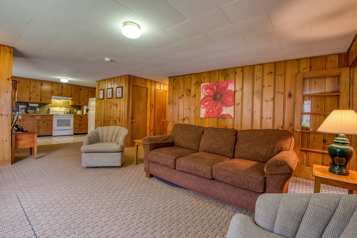 Island View Two-Bedroom Condo With Grill and Lakeside Fire Pit