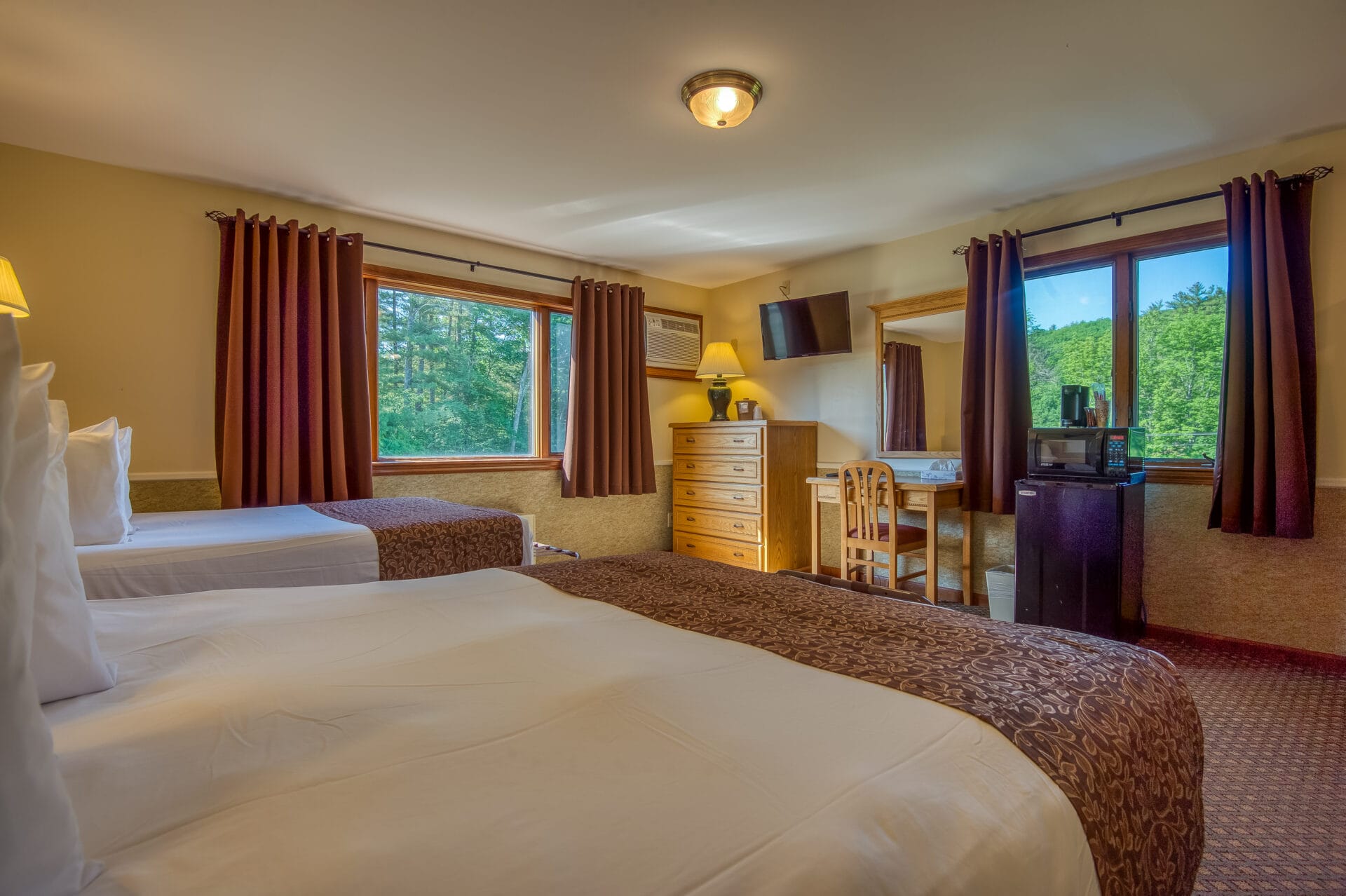 Ski-In/Ski-Out Family Room With Garden View at King Pine
